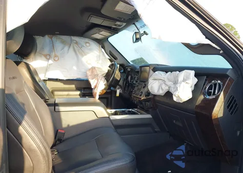 2015 Ford F-250 Lariat z USA, uszkodzony, nr VIN 1FT7W2BT0FEC39981